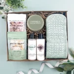 A pretty and pampering gift set for anyone going through a difficult time, or just in need of a little love. The Thinking Of You Pamper Gift Box includes: Thinking Of You Candle Tin, Bramley Bubble Bath & Body, Lotion Set. Epsom Bath Salts, Totes Thermal Slipper Socks