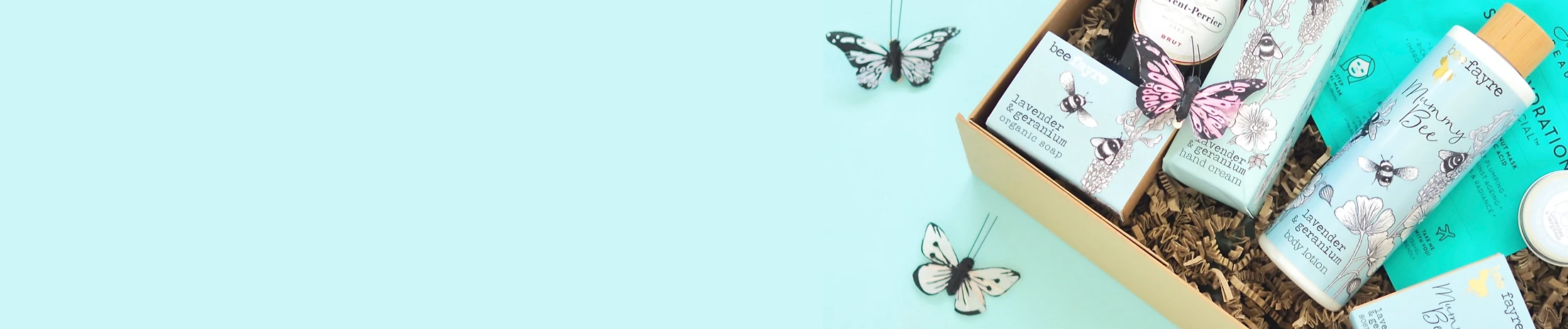 New mum gift hamper with pamper items, skincare and relaxing treats. A luxury hamper for a new mum or a mum-to-be.