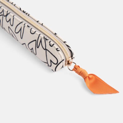 heart-outline-pencil-case