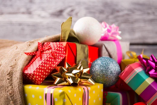 Christmas_Gifts_520x500